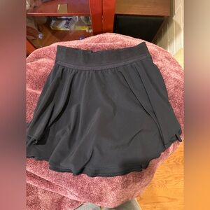 Lululemon court rival skort